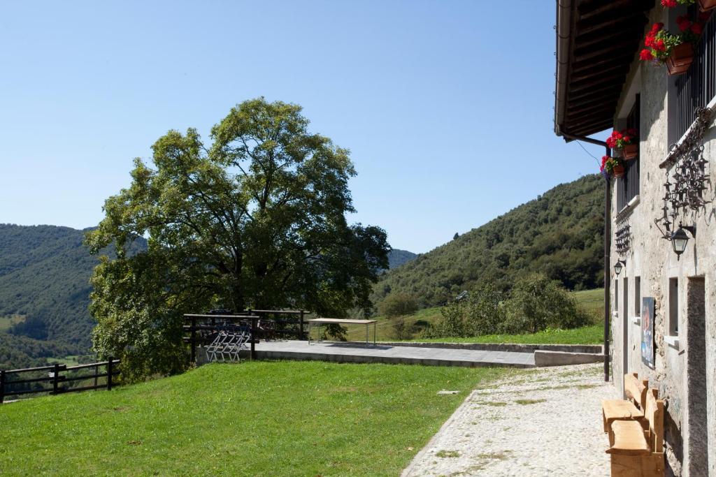 Rifugio Alpetto Di Torno Hostel Sormano Exterior photo